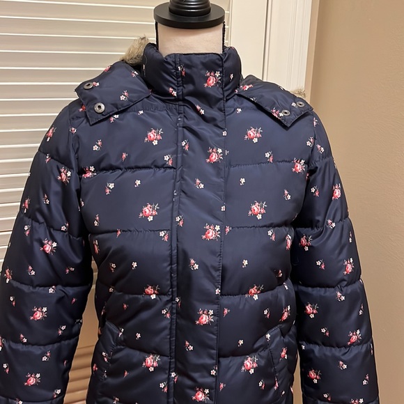 Gap Kids Puffer Jacket in Navy with a Hood - Picture 13 of 16